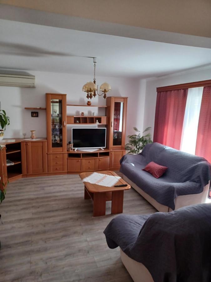 Apartments Beg Раб Екстериор снимка