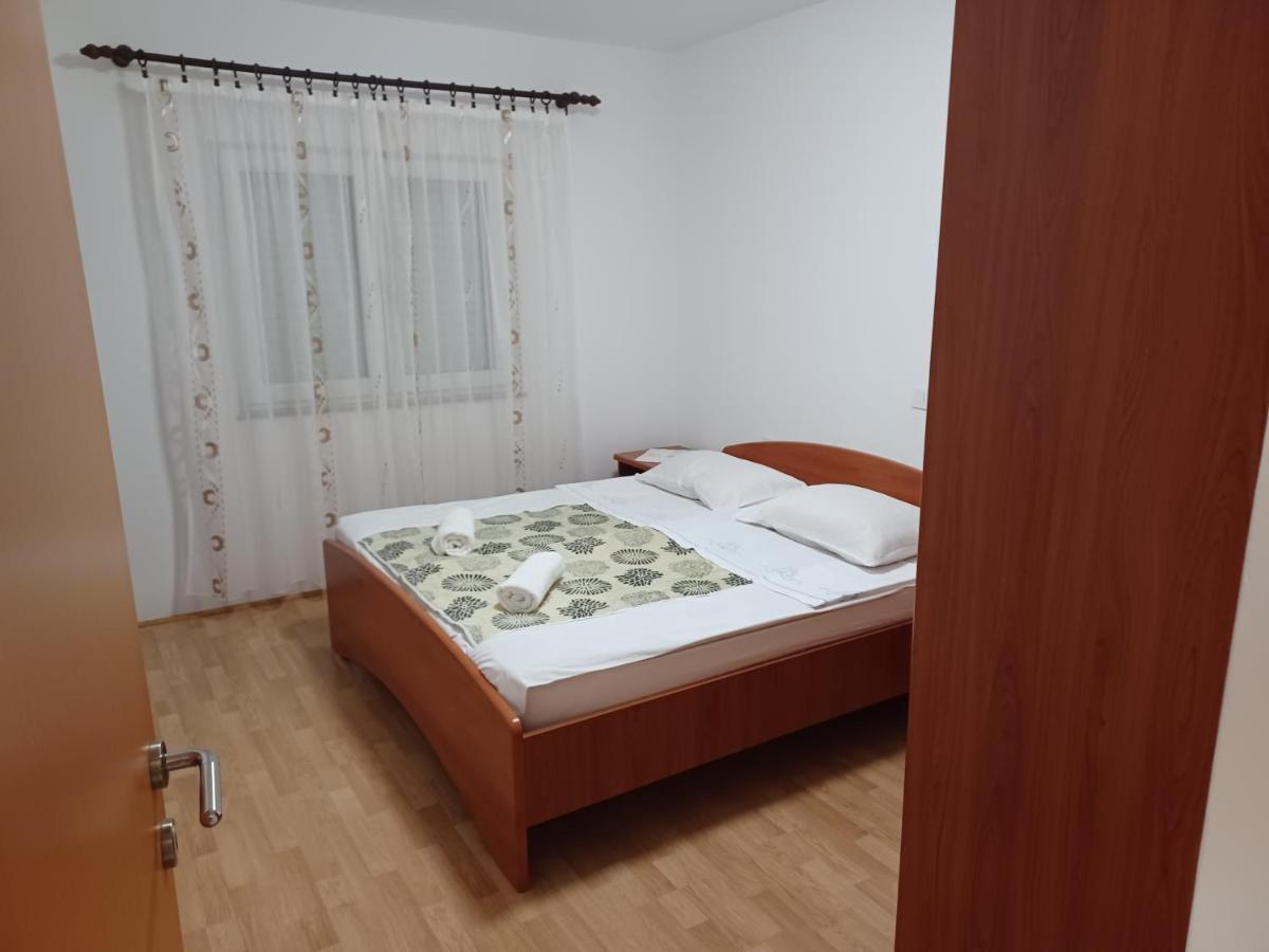 Apartments Beg Раб Екстериор снимка