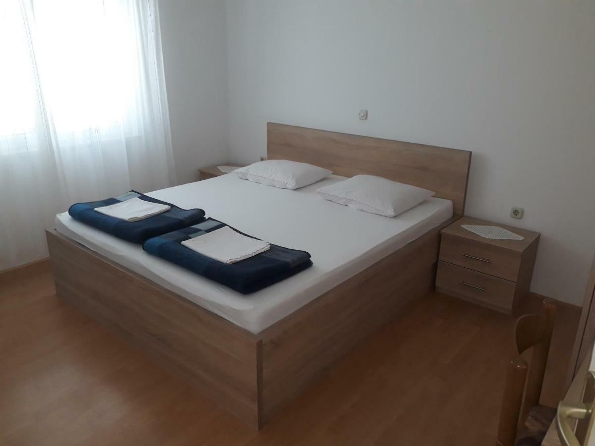 Apartments Beg Раб Екстериор снимка